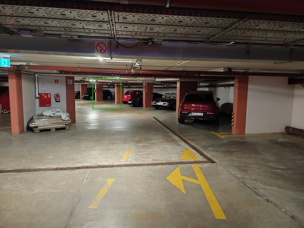 Miejsce parkingowe oznaczone Poziomkowe Spa